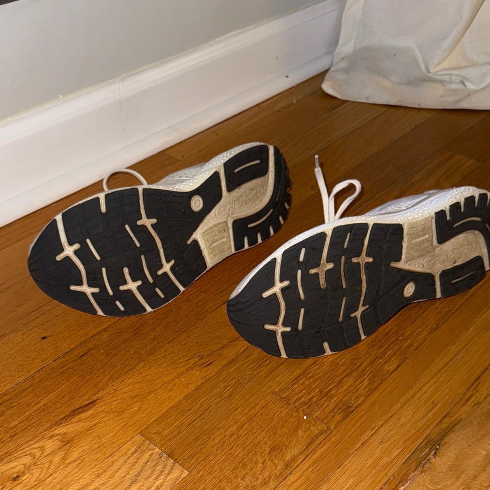 Brooks Men’s white Athletic Shoes - Picture 4 of 4